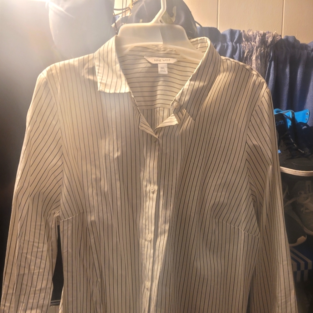 Nine West Womens Pin striped dress shirt